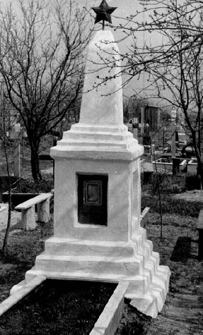 Надгробный памятник (1)